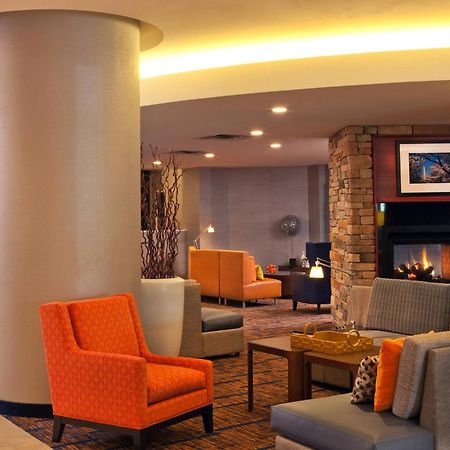 Отель Courtyard By Marriott Alexandria Pentagon South Экстерьер фото