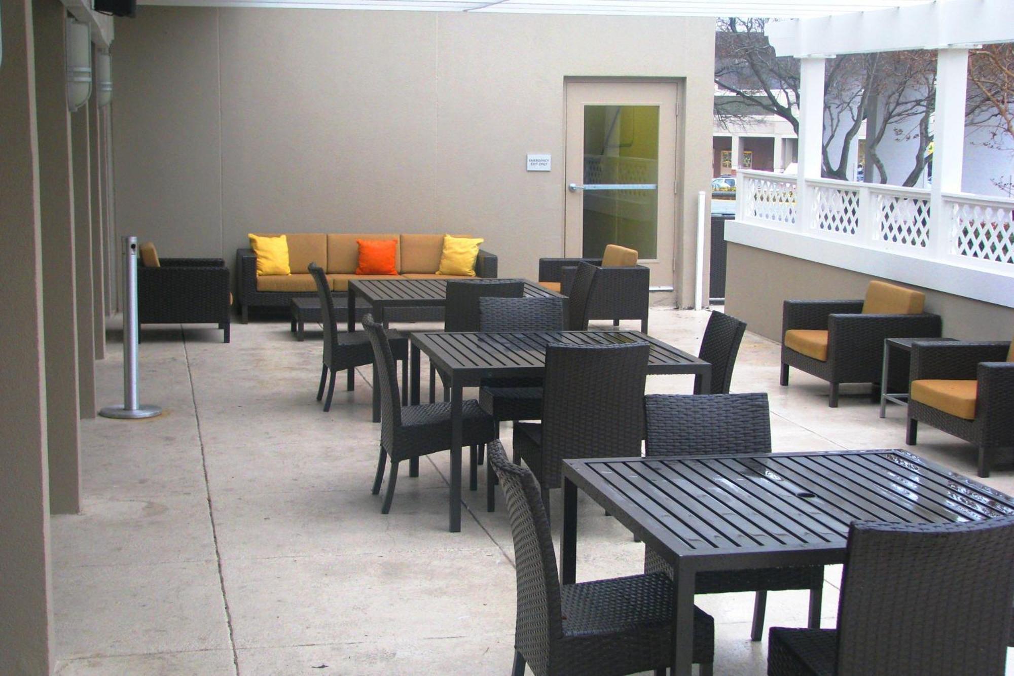 Отель Courtyard By Marriott Alexandria Pentagon South Экстерьер фото